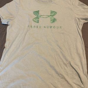 Under Armour T-shirt